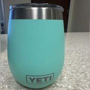 Yeti wine tumbler